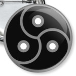 Ошейник для БДСМ-игр с символом Трискель, черный