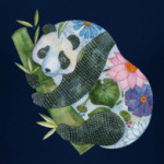 Панда на бамбуке