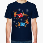 Классическая футболка Новогодние олени в свитерах