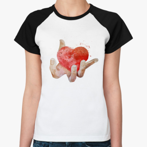 Женская футболка реглан Сердце в руке, heart in hand
